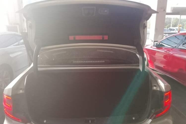 Used Volvo S90 2018 T5 Zhiyuan Edition Trunk