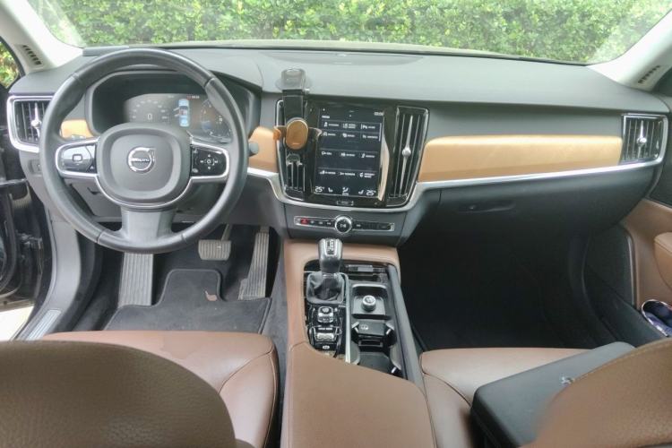 Used Volvo S90 2019 T5 Zhiyuan Edition Center Console