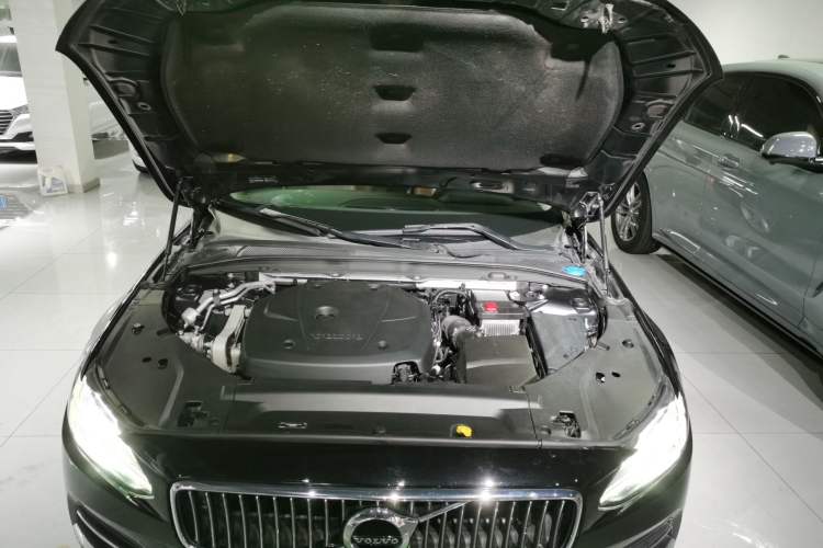 Used Volvo S90 2019 T5 Zhiyi Edition Engine Bay