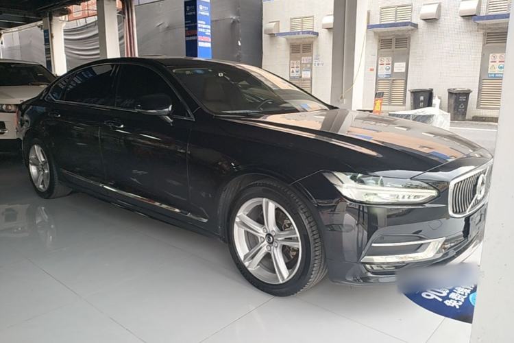Used Volvo S90 2019 T5 Zhiyi Edition Front Right 45 Deg