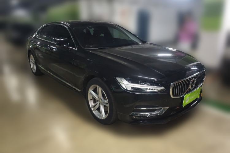Used Volvo S90 2019 T5 Zhiyuan Edition Front Right 45 Deg