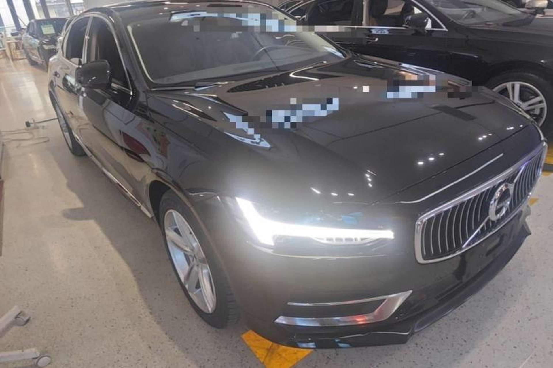 Used Volvo S90 2019 T5 Zhiyuan Edition Front Right 45 Deg