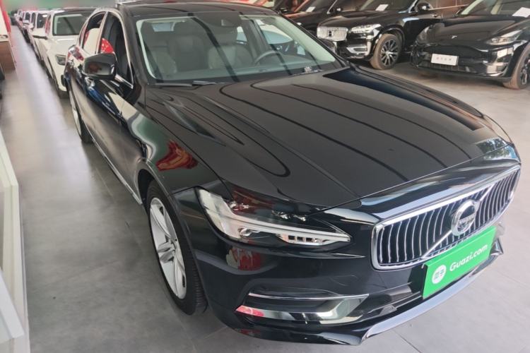 Used Volvo S90 2019 T4 Zhiyi Edition Front Right 45 Deg