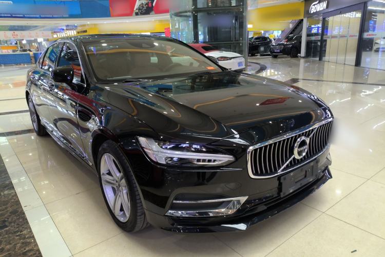 Used Volvo S90 2019 T4 Zhiyi Edition Front Right 45 Deg