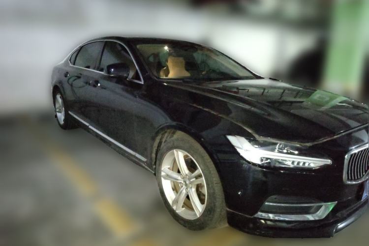 Used Volvo S90 2019 T5 Zhiyuan Edition Front Right 45 Deg