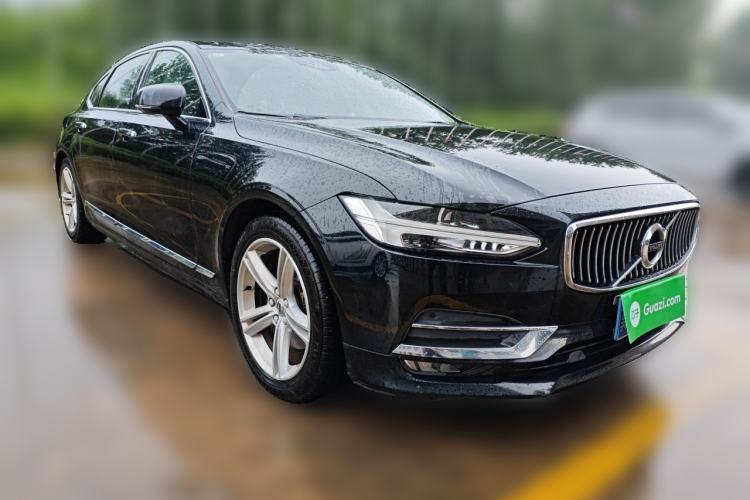 Used Volvo S90 2019 T5 Zhiyi Edition Front Right 45 Deg