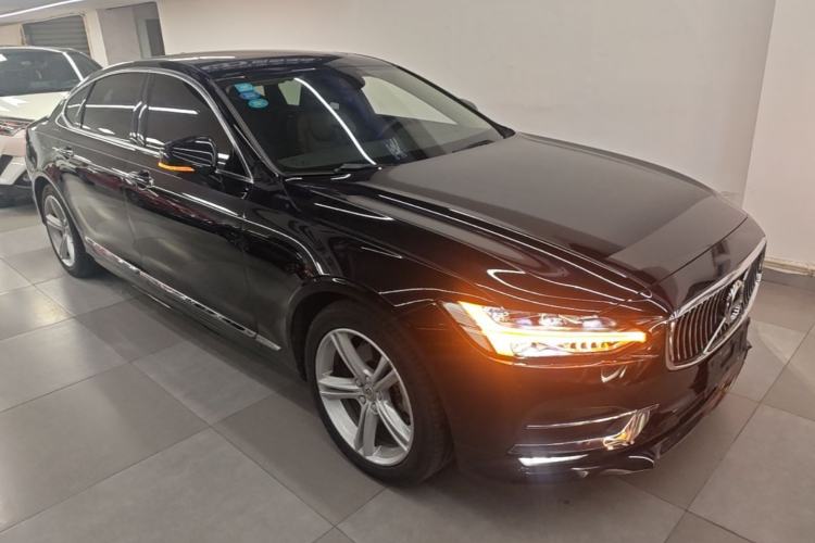 Used Volvo S90 2019 T5 Zhiyi Edition Front Right 45 Deg