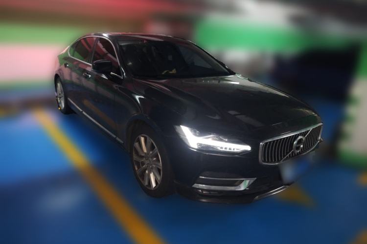 Used Volvo S90 2019 T5 Zhiyi Edition Front Right 45 Deg