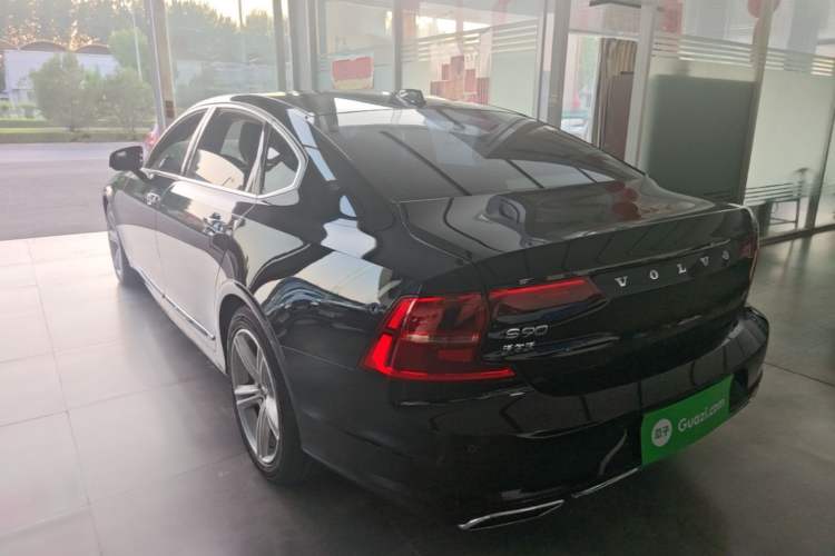 Used Volvo S90 2019 T4 Zhiyi Edition Rear Left 45 Deg