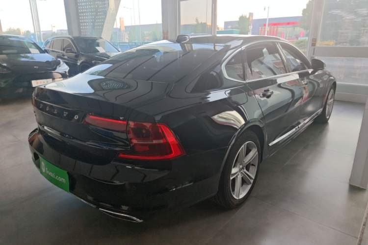 Used Volvo S90 2019 T4 Zhiyi Edition Rear Right 45 Deg