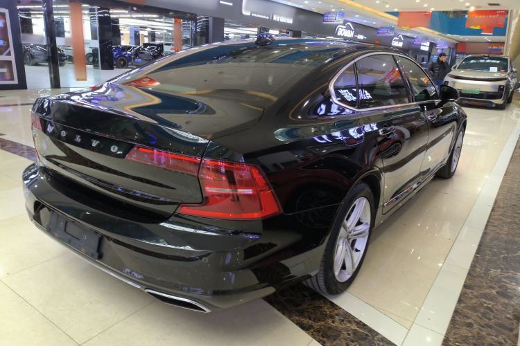 Used Volvo S90 2019 T4 Zhiyi Edition Rear Right 45 Deg