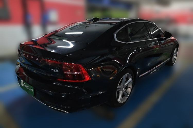 Used Volvo S90 2019 T5 Zhiyi Edition Rear Right 45 Deg