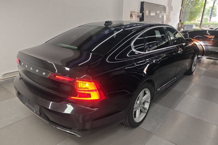 Used Volvo S90 2019 T5 Zhiyi Edition Rear Right 45 Deg