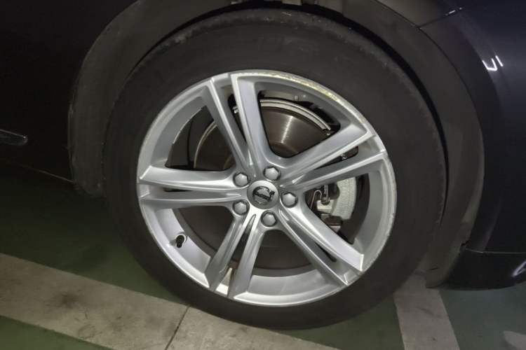 Used Volvo S90 2019 T5 Zhiyuan Edition Right Front Wheel Hub