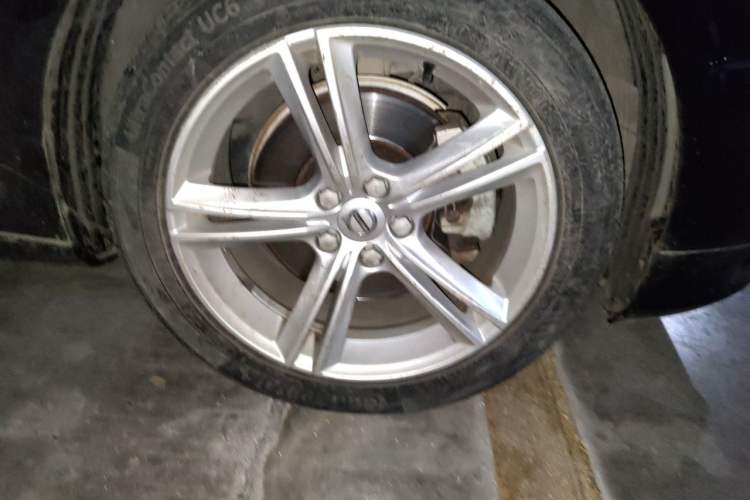Used Volvo S90 2019 T5 Zhiyuan Edition Right Front Wheel Hub