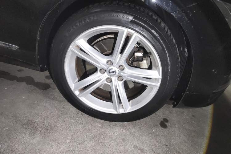 Used Volvo S90 2019 T5 Zhiyuan Edition Right Front Wheel Hub