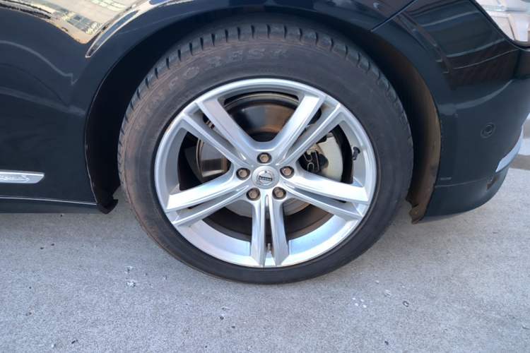 Used Volvo S90 2019 T5 Zhiyuan Edition Right Front Wheel Hub