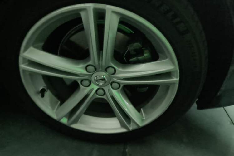 Used Volvo S90 2019 T5 Zhiyuan Edition Right Front Wheel Hub