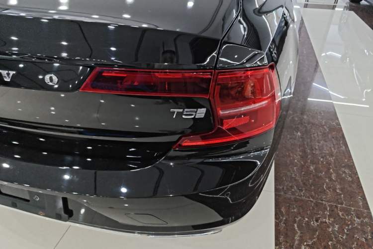 Used Volvo S90 2019 T5 Zhiyuan Edition Right Rear Taillight