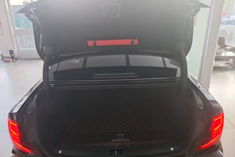 Used Volvo S90 2019 T4 Zhiyi Edition Trunk