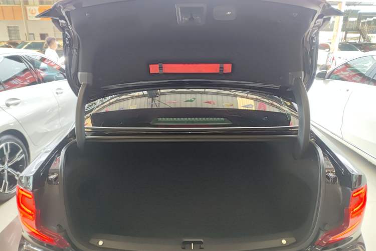 Used Volvo S90 2019 T5 Zhiyi Edition Trunk