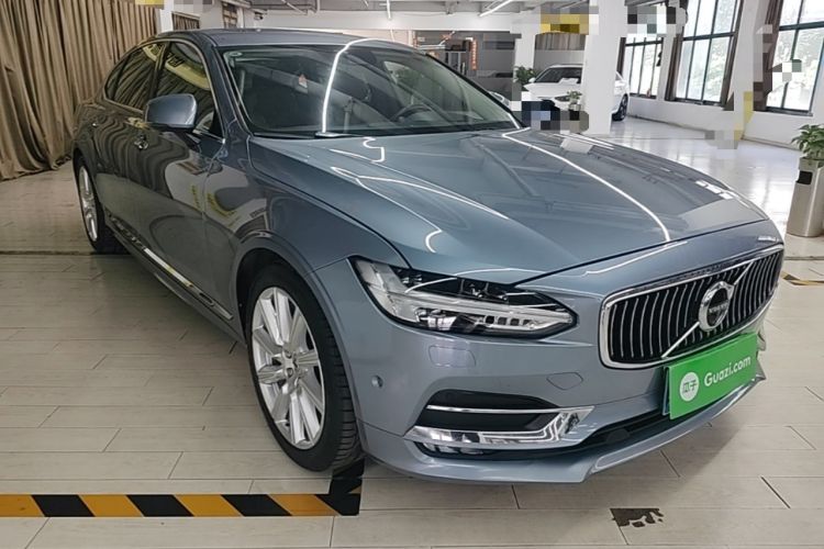 Used Volvo S90 2019 T5 Zhiya Edition Front Right 45 Deg