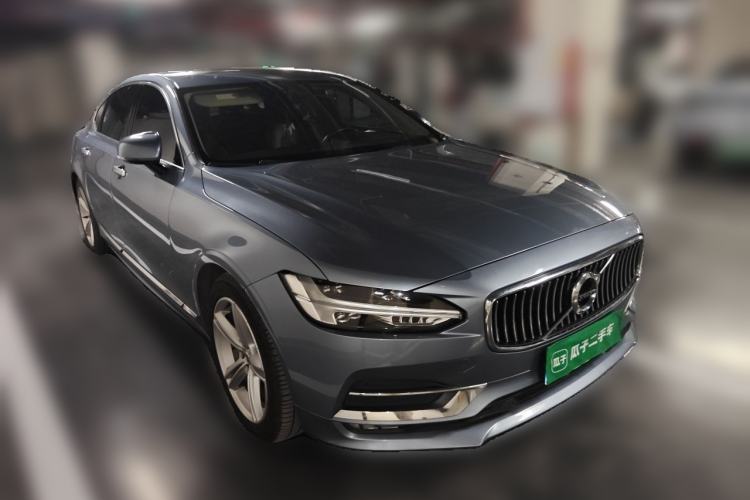 Used Volvo S90 2019 T5 Zhiyi Edition Front Right 45 Deg