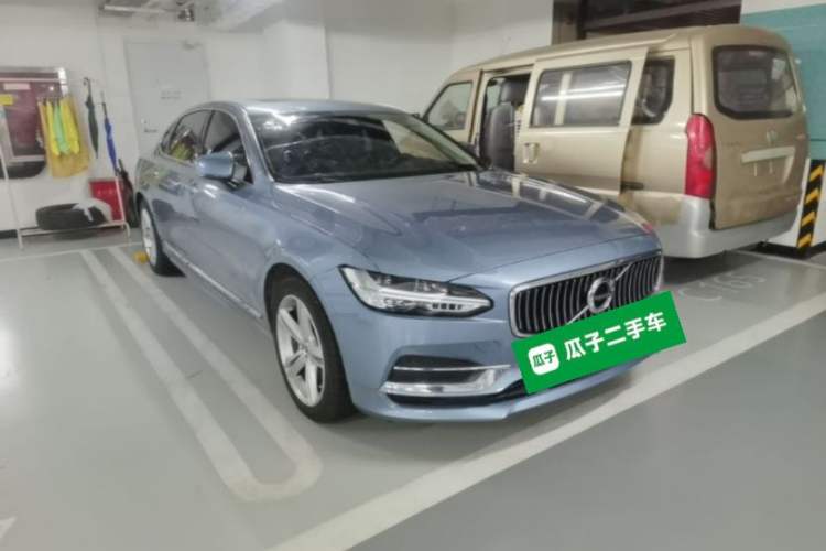 Used Volvo S90 2019 T4 Zhiyi Edition Front Right 45 Deg