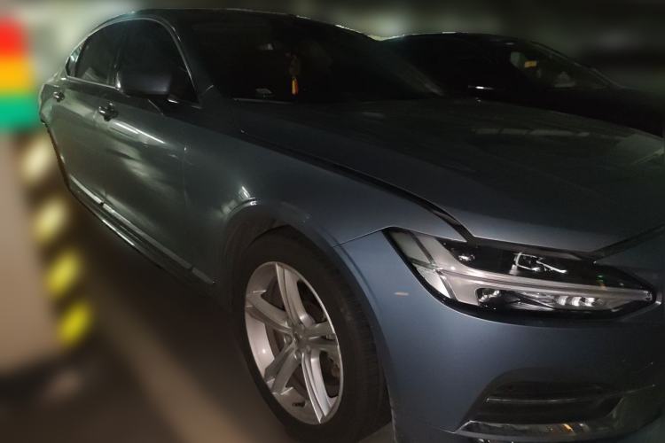 Used Volvo S90 2019 T5 Zhiyi Edition Front Right 45 Deg