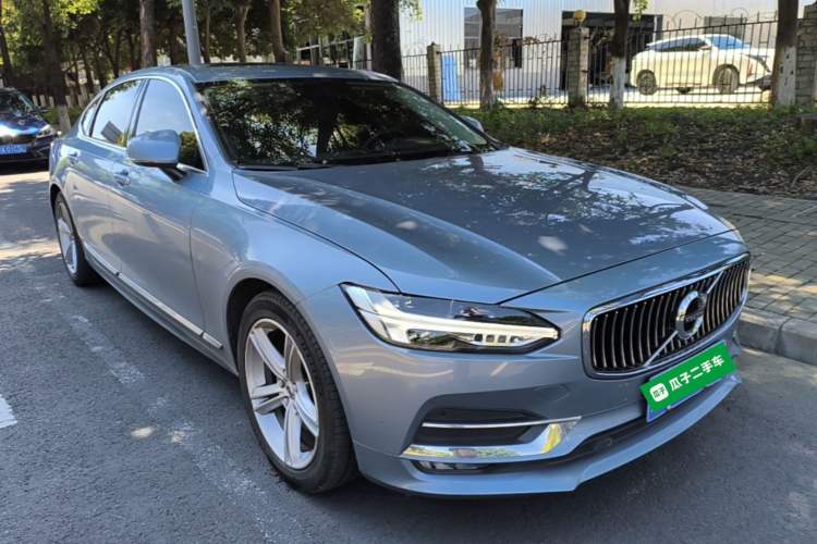 Used Volvo S90 2019 T5 Zhiyi Edition Front Right 45 Deg