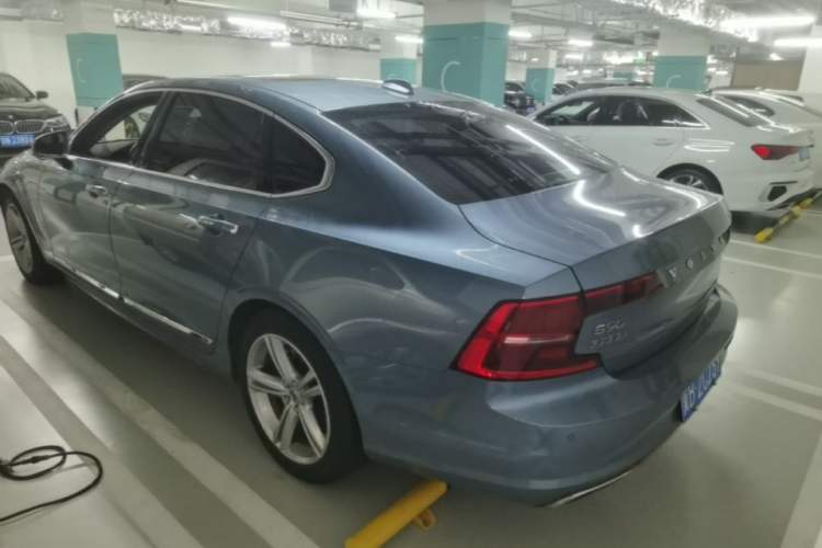 Used Volvo S90 2019 T4 Zhiyi Edition Rear Left 45 Deg