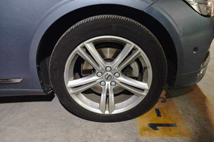 Used Volvo S90 2019 T5 Zhiyuan Edition Right Front Wheel Hub