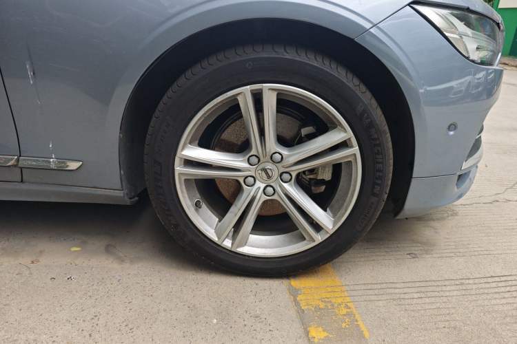 Used Volvo S90 2019 T5 Zhiyuan Edition Right Front Wheel Hub