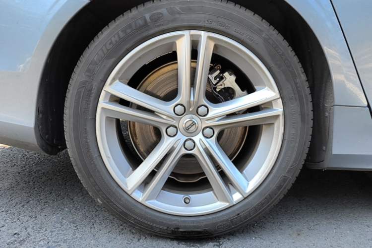 Used Volvo S90 2019 T5 Zhiyi Edition Right Rear Wheel Hub