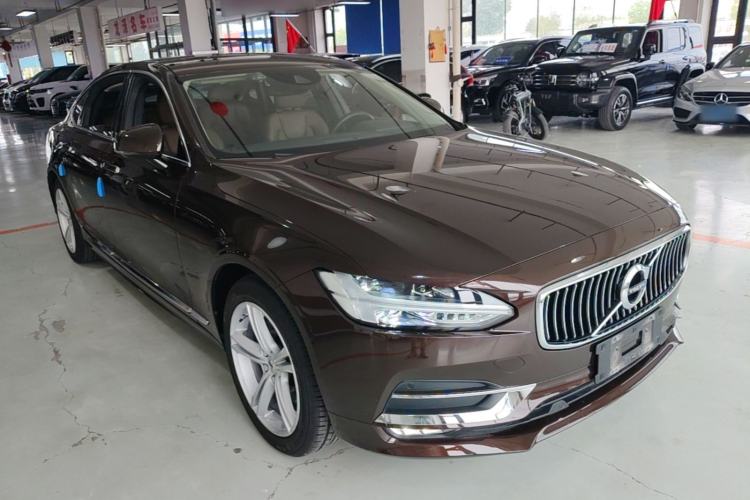 Used Volvo S90 2019 T5 Zhiyi Edition Front Right 45 Deg