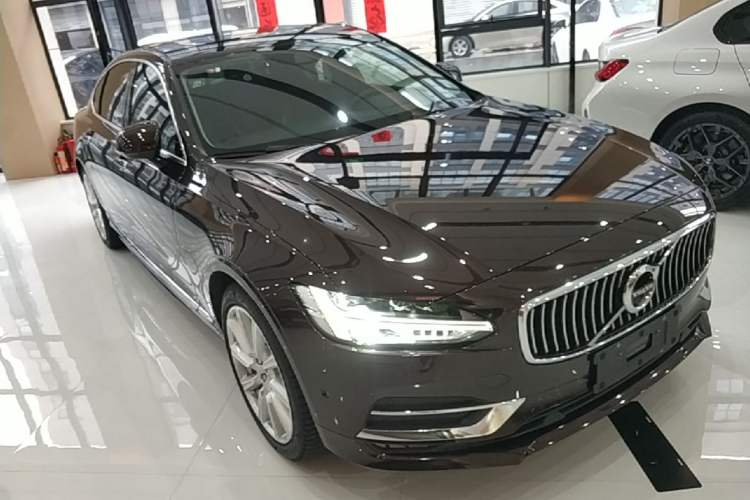 Used Volvo S90 2019 T5 Zhiya Edition Front Right 45 Deg