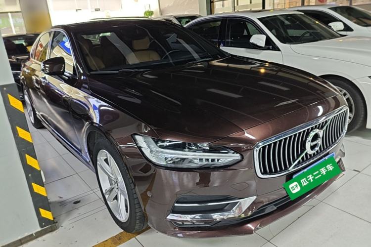 Used Volvo S90 2019 T5 Zhiyuan Edition Front Right 45 Deg