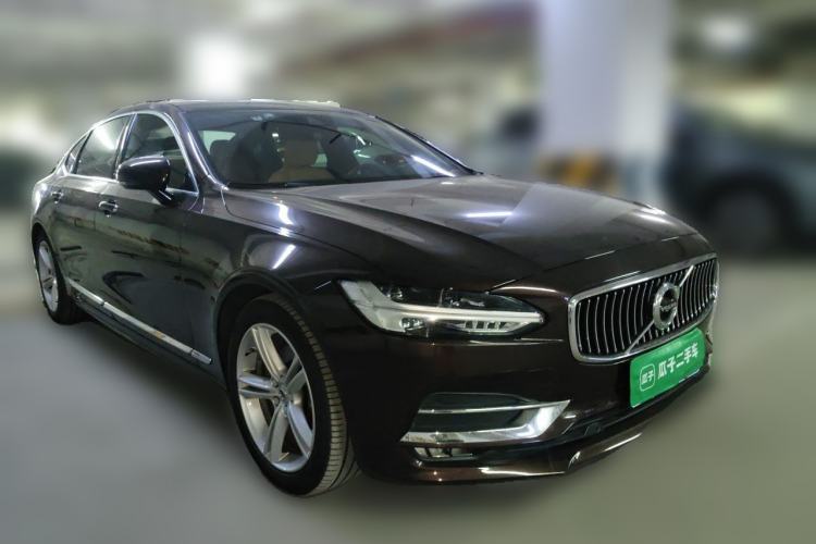 Used Volvo S90 2019 T5 Zhiyi Edition Front Right 45 Deg