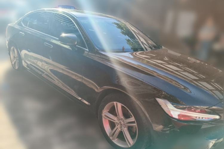 Used Volvo S90 2019 T5 Zhiyi Edition Front Right 45 Deg