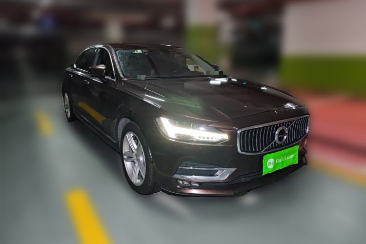 Used Volvo S90 2019 T5 Zhiyi Edition Front Right 45 Deg