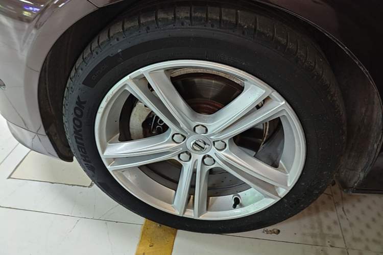 Used Volvo S90 2019 T5 Zhiyuan Edition Left Front Wheel Hub