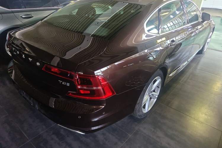 Used Volvo S90 2019 T5 Zhiyuan Edition Rear Right 45 Deg