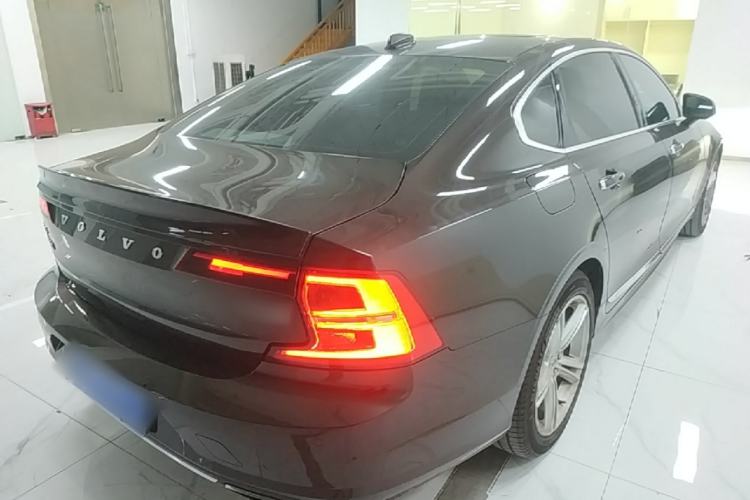 Used Volvo S90 2019 T5 Zhiyi Edition Rear Right 45 Deg