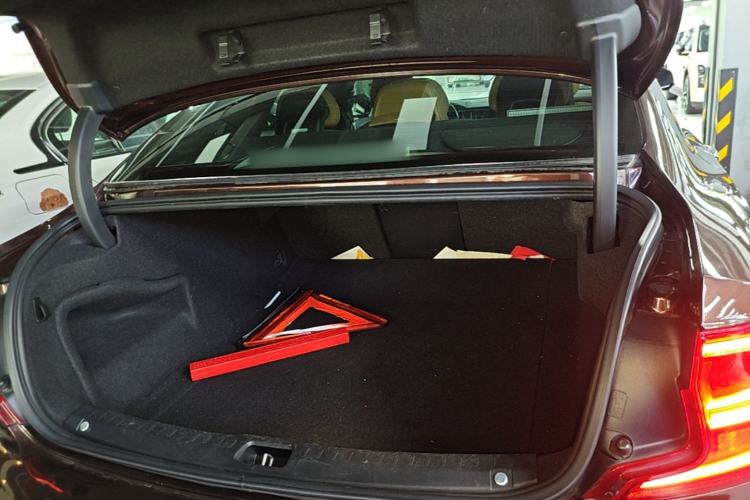 Used Volvo S90 2019 T5 Zhiyuan Edition Trunk