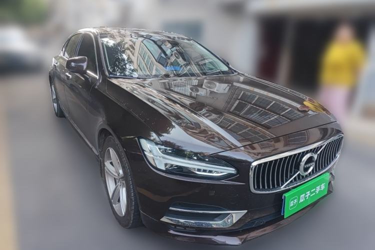 Used Volvo S90 2019 T5 Zhiyi Edition Front Right 45 Deg