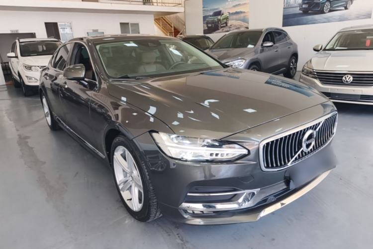 Used Volvo S90 2019 T5 Zhiyi Edition Front Right 45 Deg