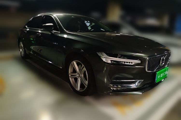Used Volvo S90 2019 T5 Zhiyi Edition Front Right 45 Deg