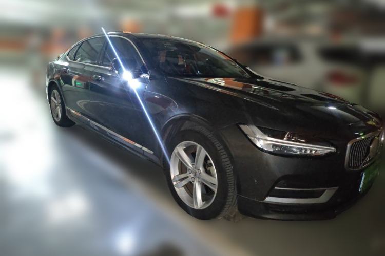 Used Volvo S90 2019 T4 Zhiyi Edition Front Right 45 Deg