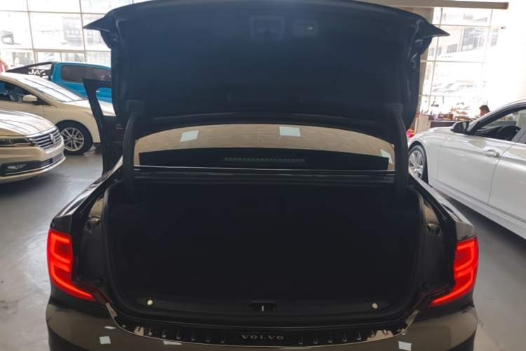 Used Volvo S90 2019 T5 Zhiyi Edition Trunk