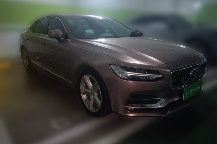 Used Volvo S90 2019 T5 Zhiyi Edition Front Right 45 Deg